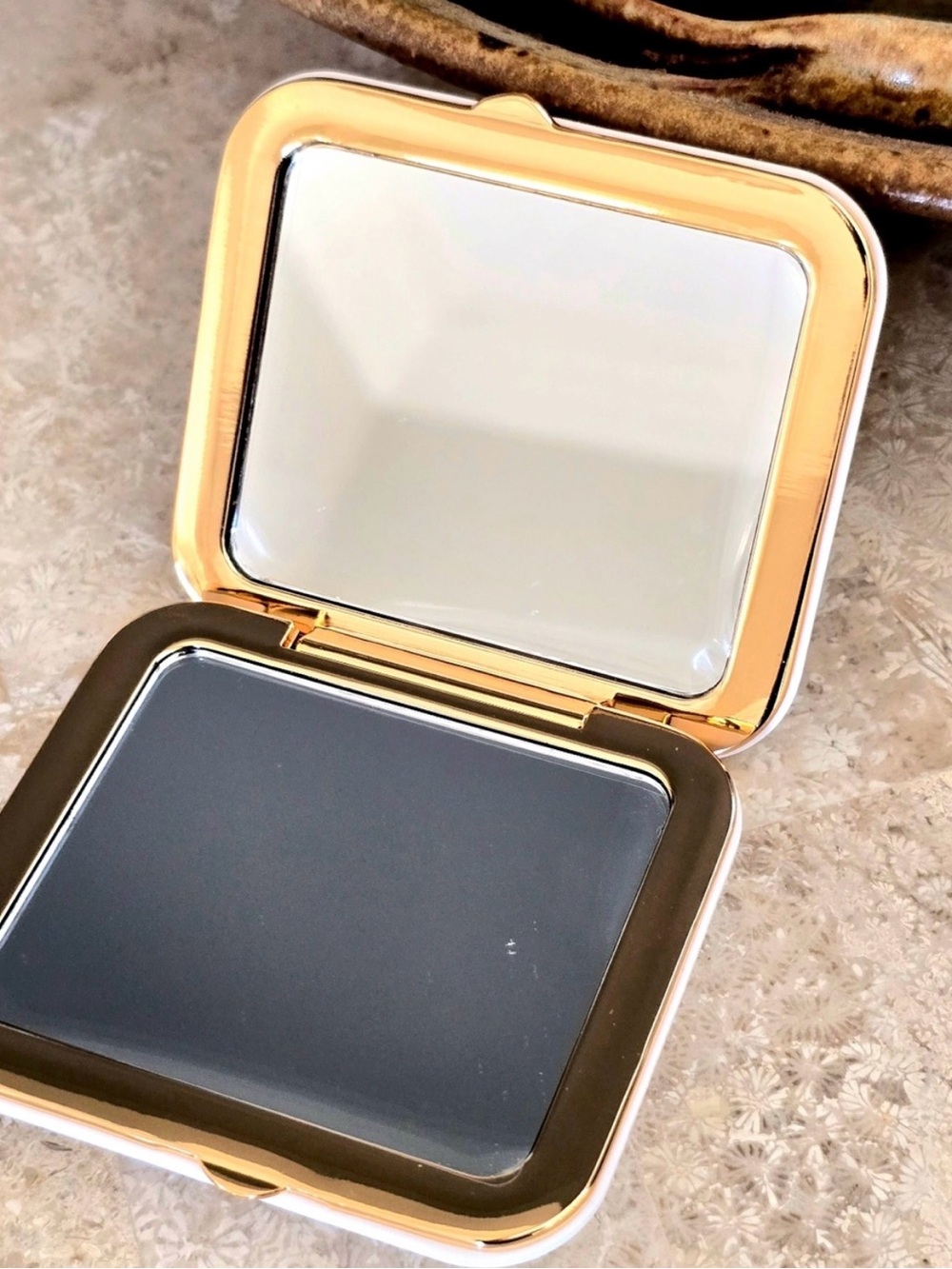 Miu Miu White And Gold Quilted Compact Mirror NIB - Picture 5 of 5